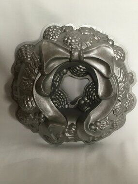 Nordic Ware Nordicware Holiday Wreath Bundt Pan 56137 3 D 9 Cups Christmas